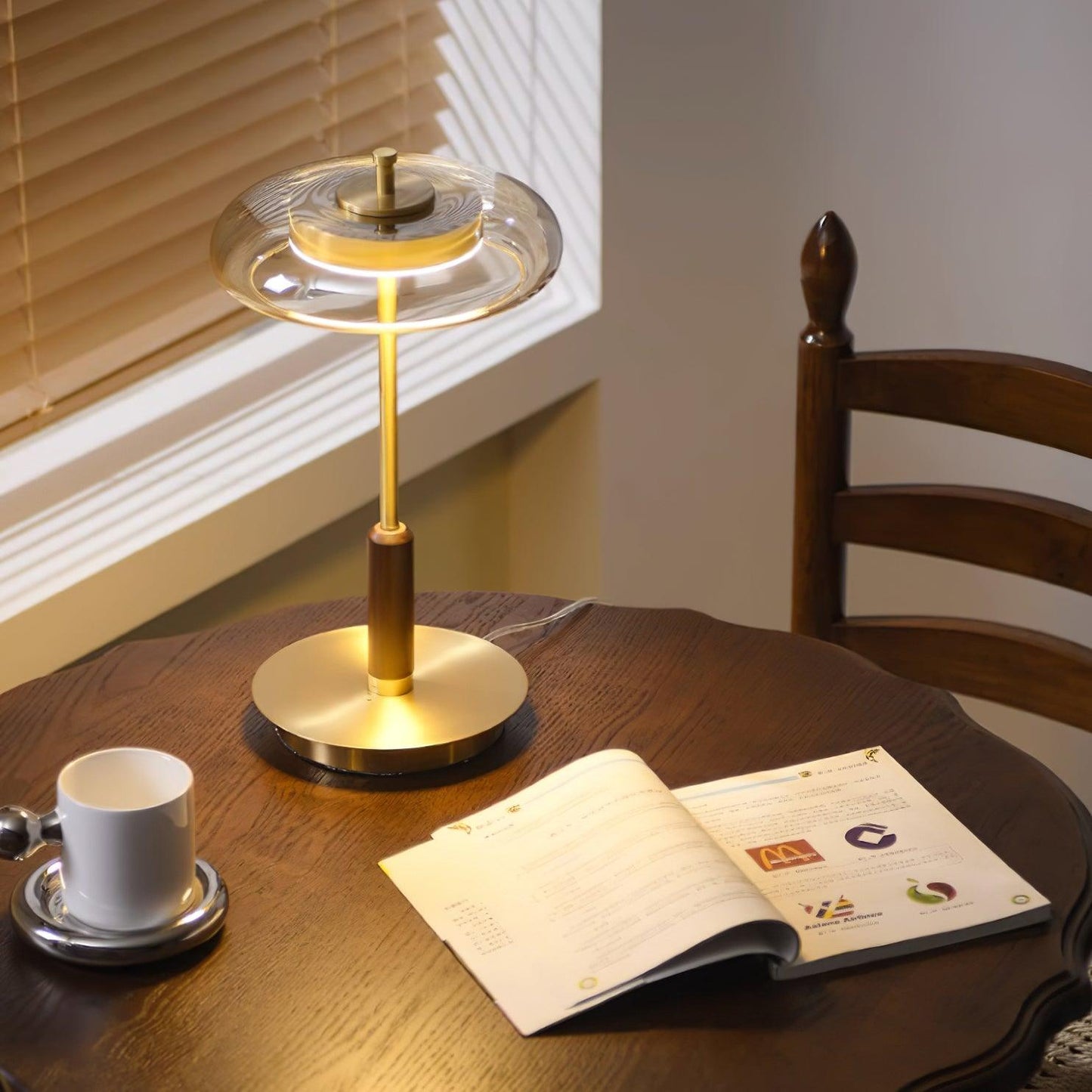 Vera – Tischlampe aus Kupfer und Glas