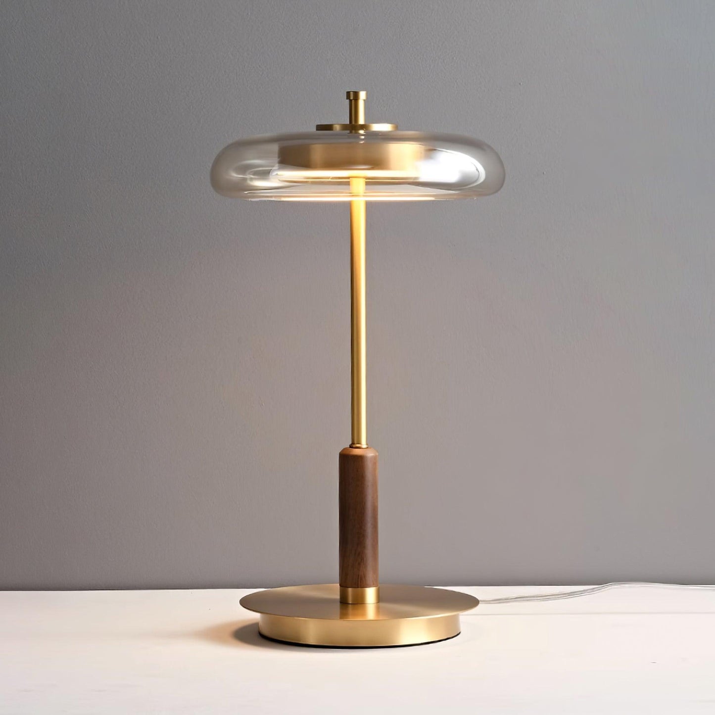 Vera – Tischlampe aus Kupfer und Glas
