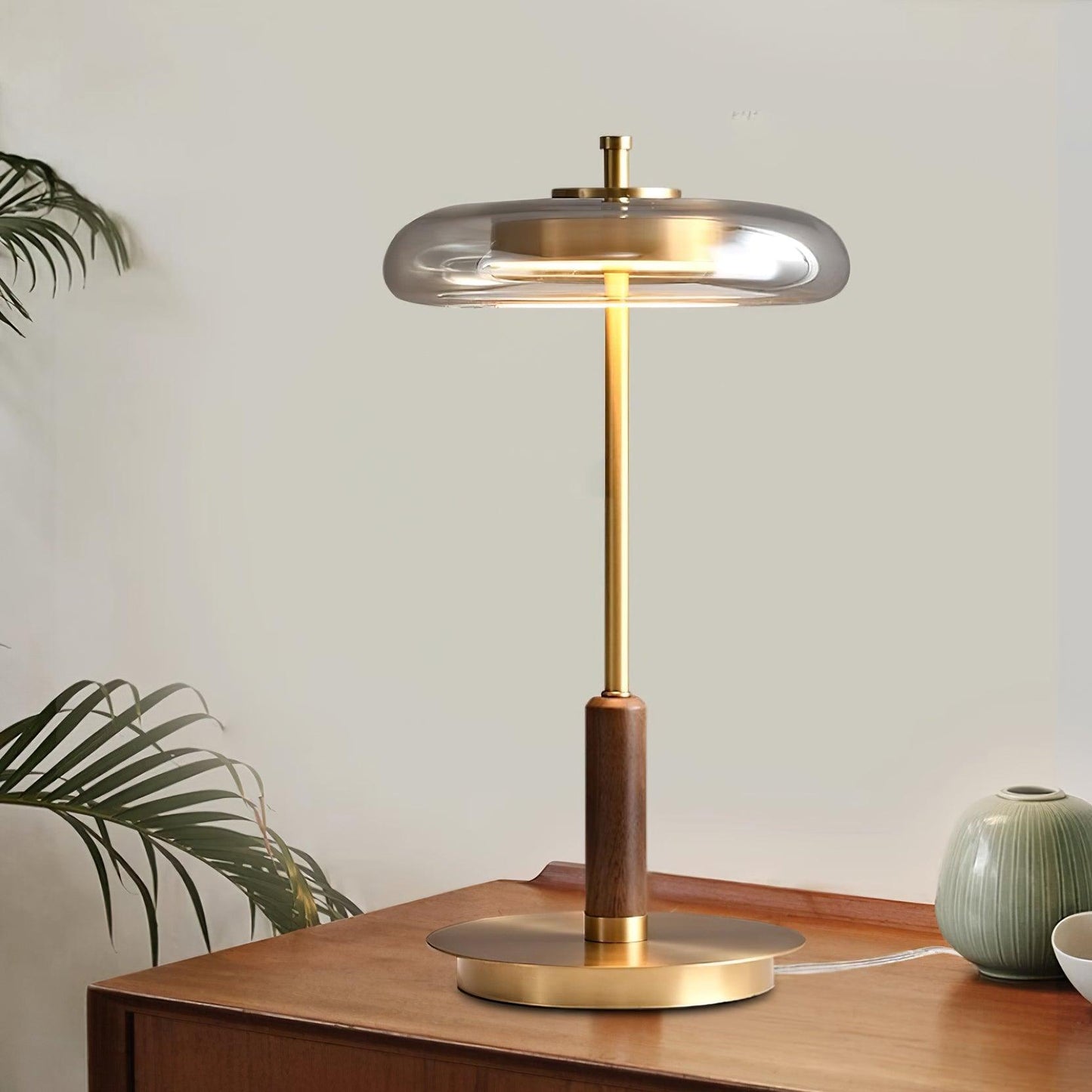 Vera – Tischlampe aus Kupfer und Glas