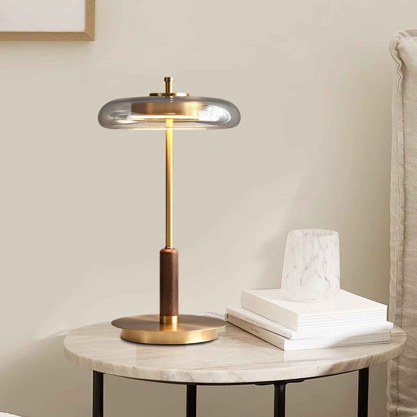 Vera – Tischlampe aus Kupfer und Glas