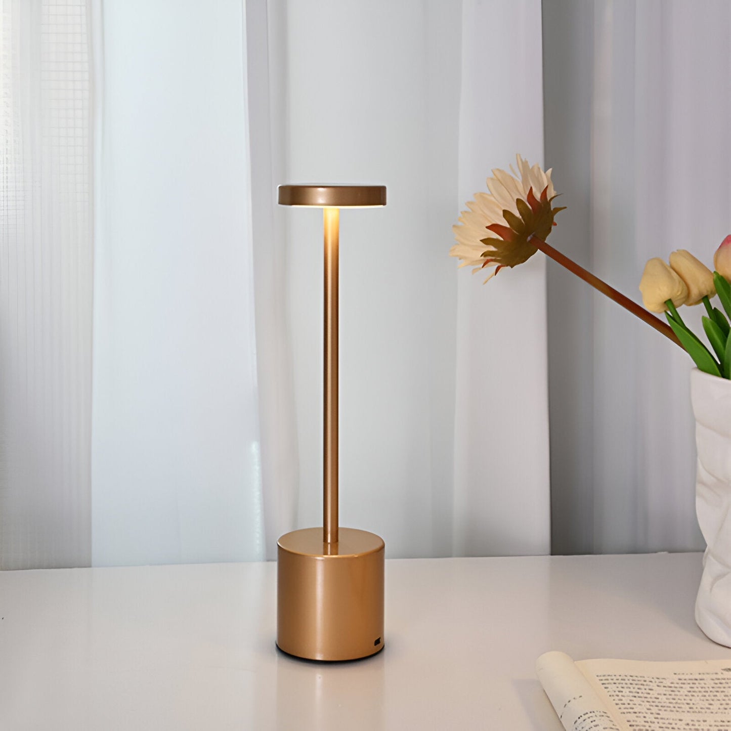 Velumo – LED-Tischlampe im Retro-Stil mit kabelloser Ladestation