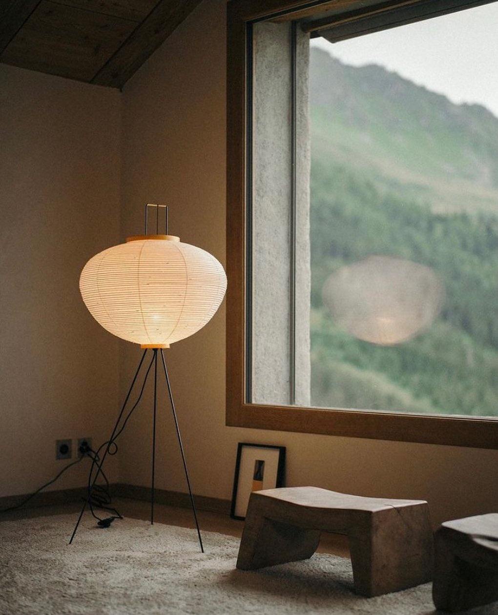 Noa – Stehlampe mit Reispapier: Minimalistische Ruhe in Lichtform