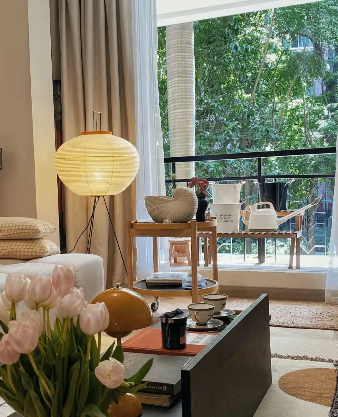 Noa – Stehlampe mit Reispapier: Minimalistische Ruhe in Lichtform
