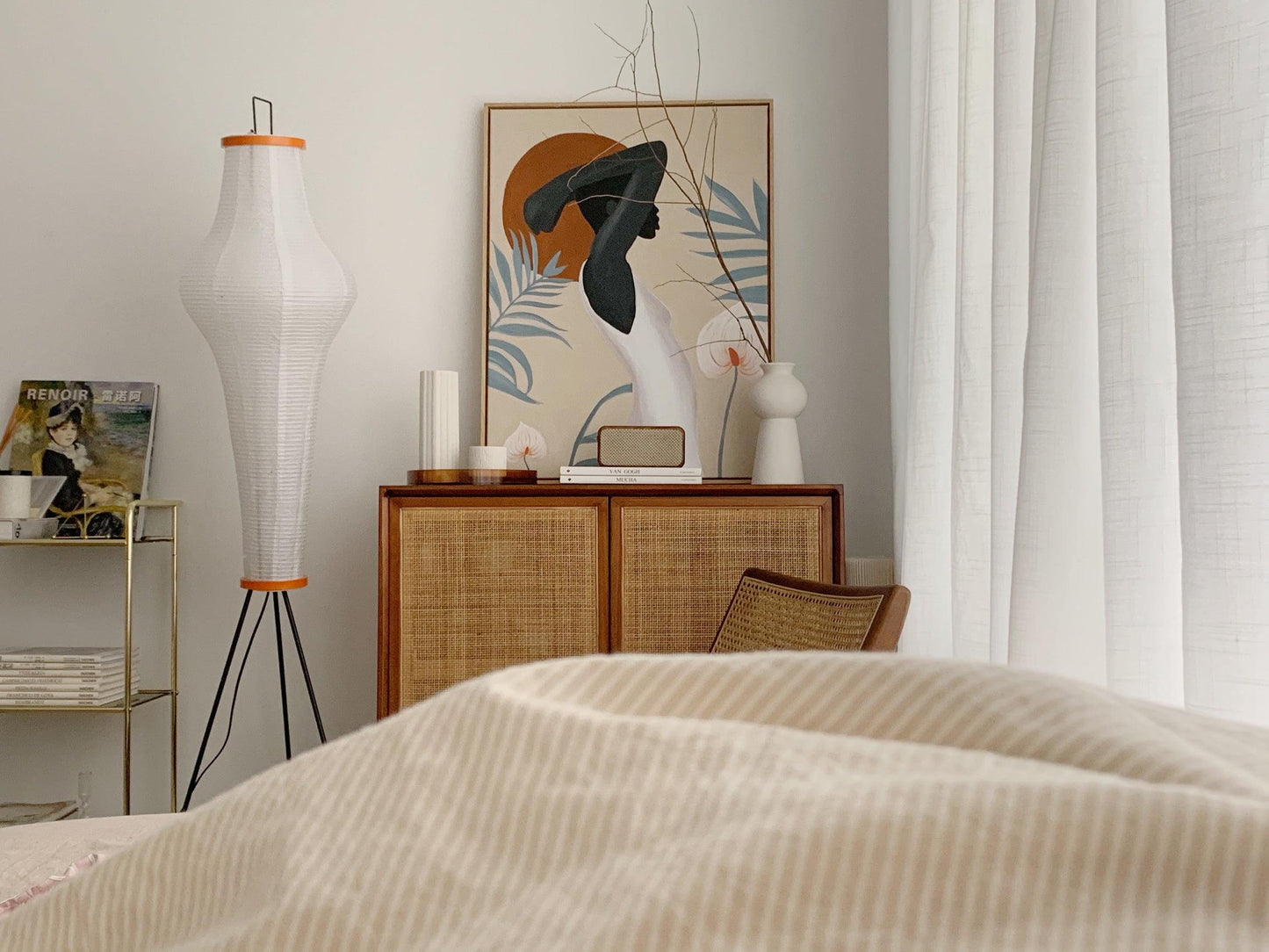 Noa – Stehlampe mit Reispapier: Minimalistische Ruhe in Lichtform