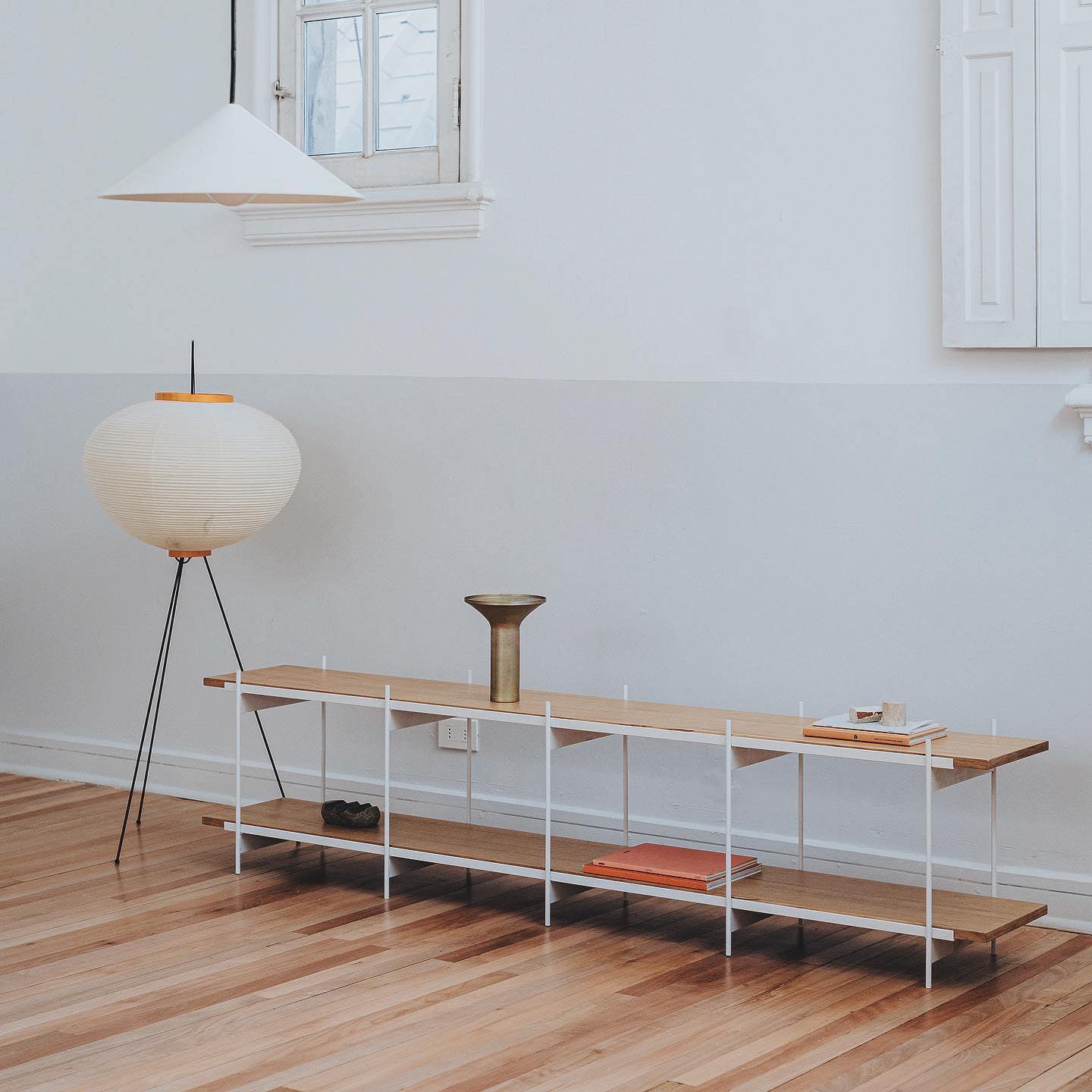 Noa – Stehlampe mit Reispapier: Minimalistische Ruhe in Lichtform