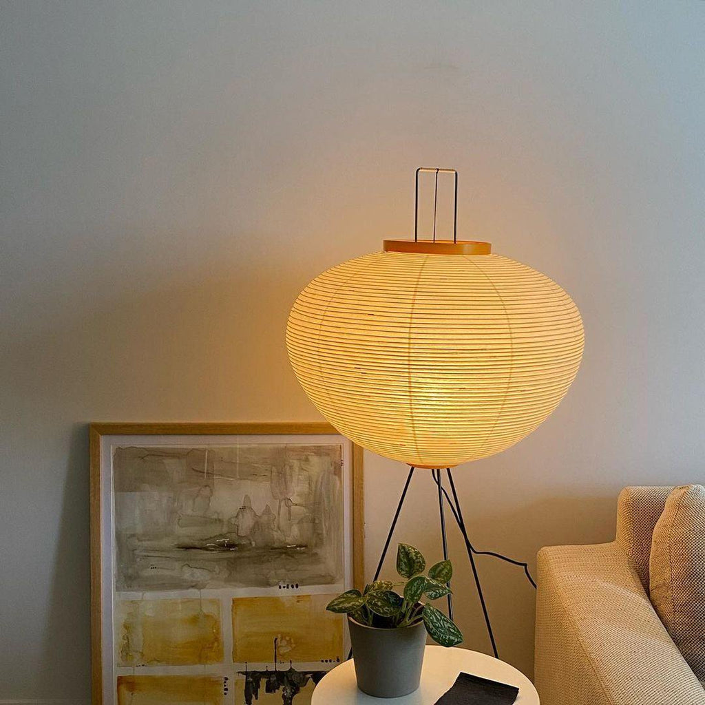 Noa – Stehlampe mit Reispapier: Minimalistische Ruhe in Lichtform