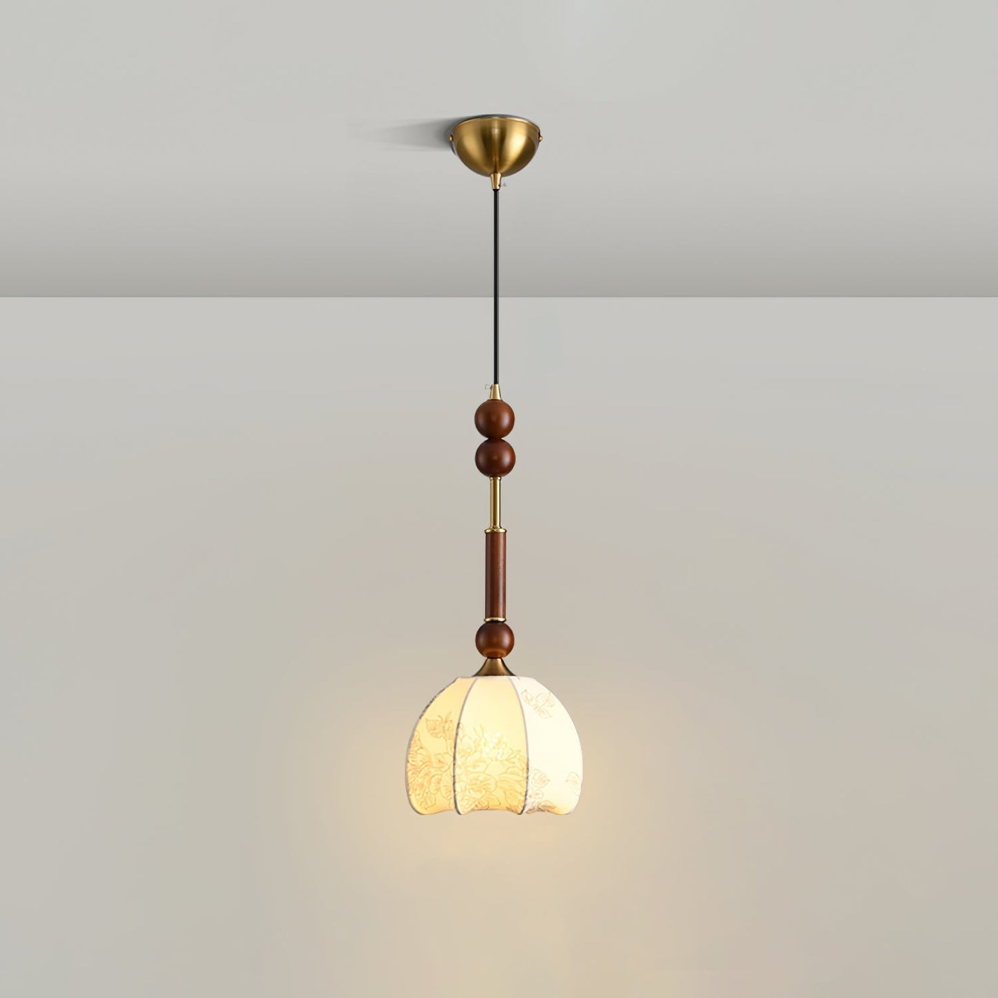 Romy – Pendelleuchte im römischen Stil mit Glas, Holz und Messing