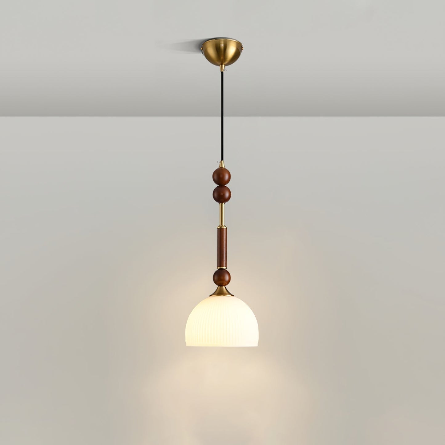 Romy – Pendelleuchte im römischen Stil mit Glas, Holz und Messing