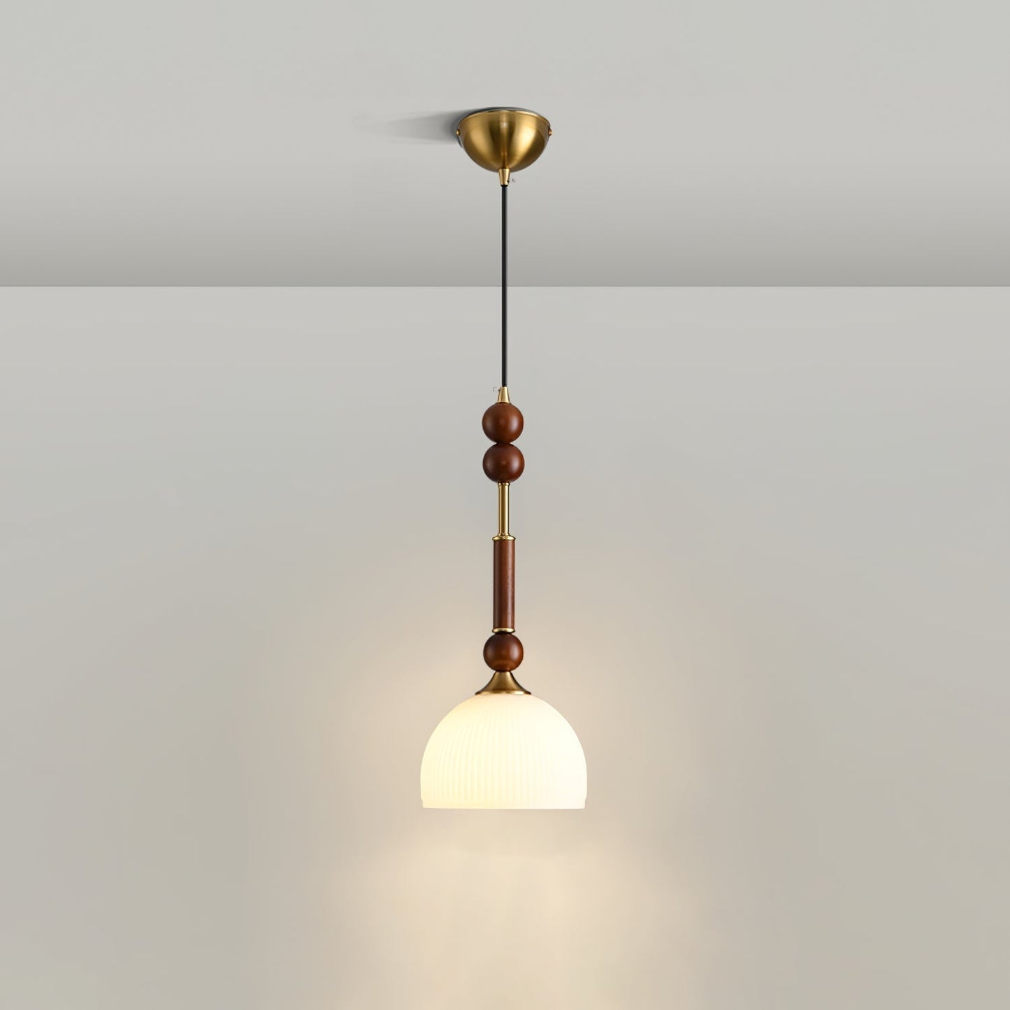 Romy – Pendelleuchte im römischen Stil mit Glas, Holz und Messing