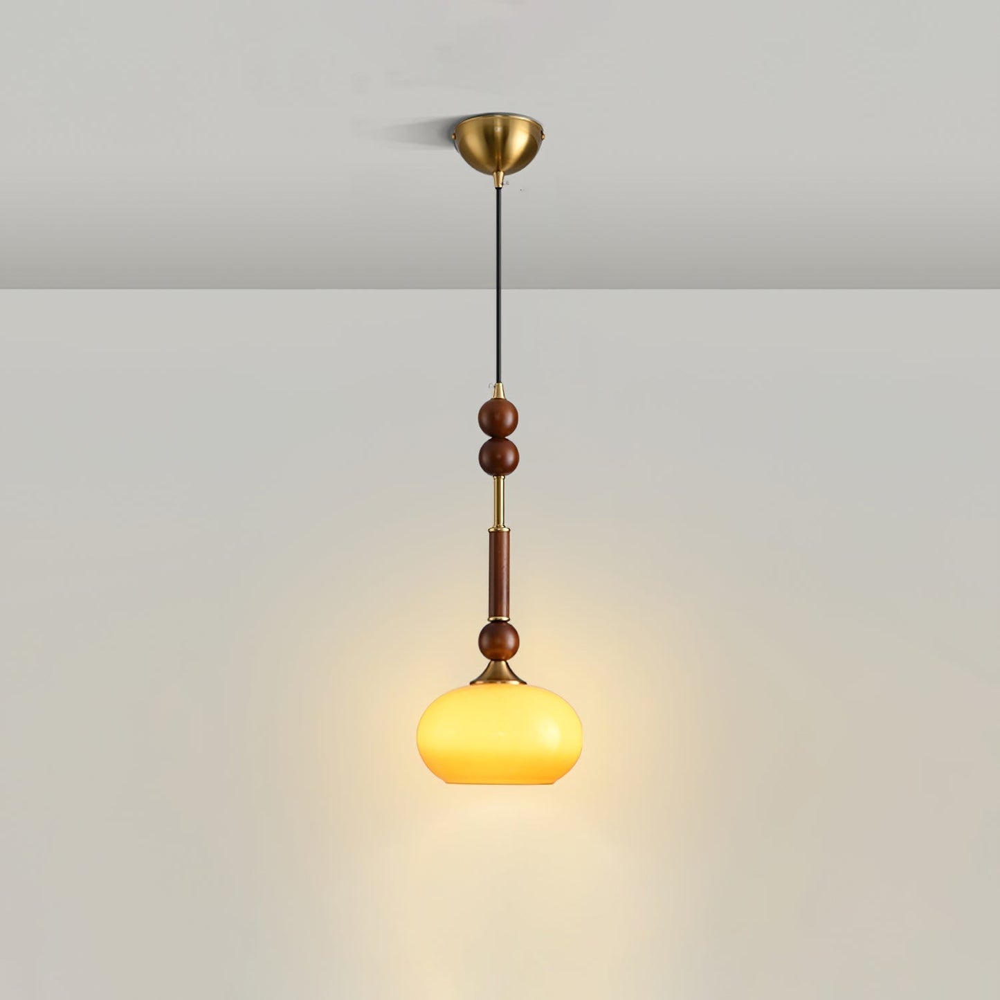 Romy – Pendelleuchte im römischen Stil mit Glas, Holz und Messing