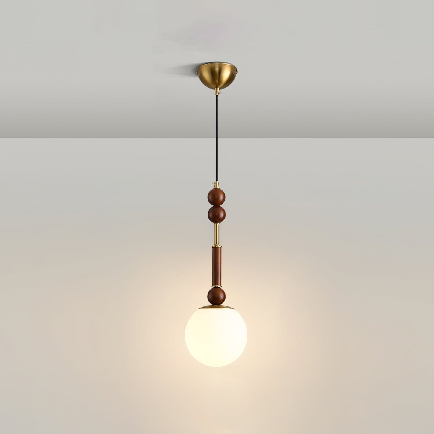Romy – Pendelleuchte im römischen Stil mit Glas, Holz und Messing
