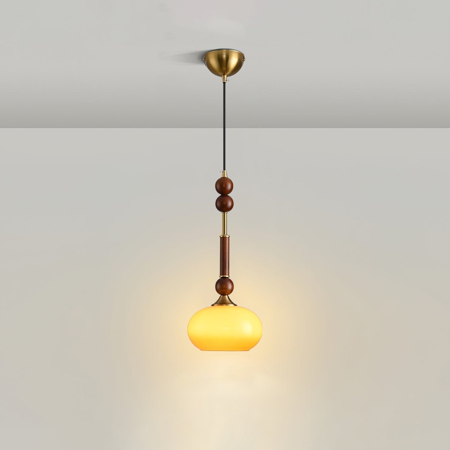 Romy – Pendelleuchte im römischen Stil mit Glas, Holz und Messing
