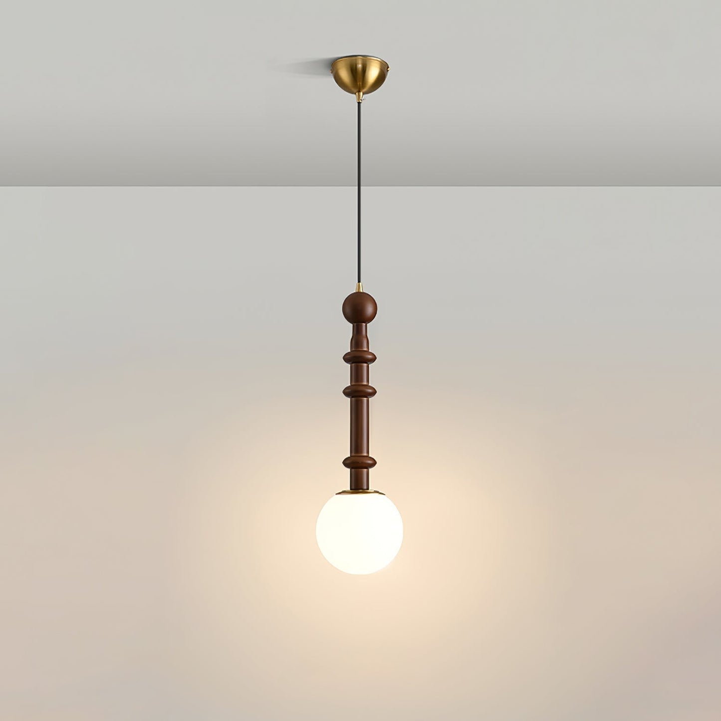 Romy – Pendelleuchte im römischen Stil mit Glas, Holz und Messing