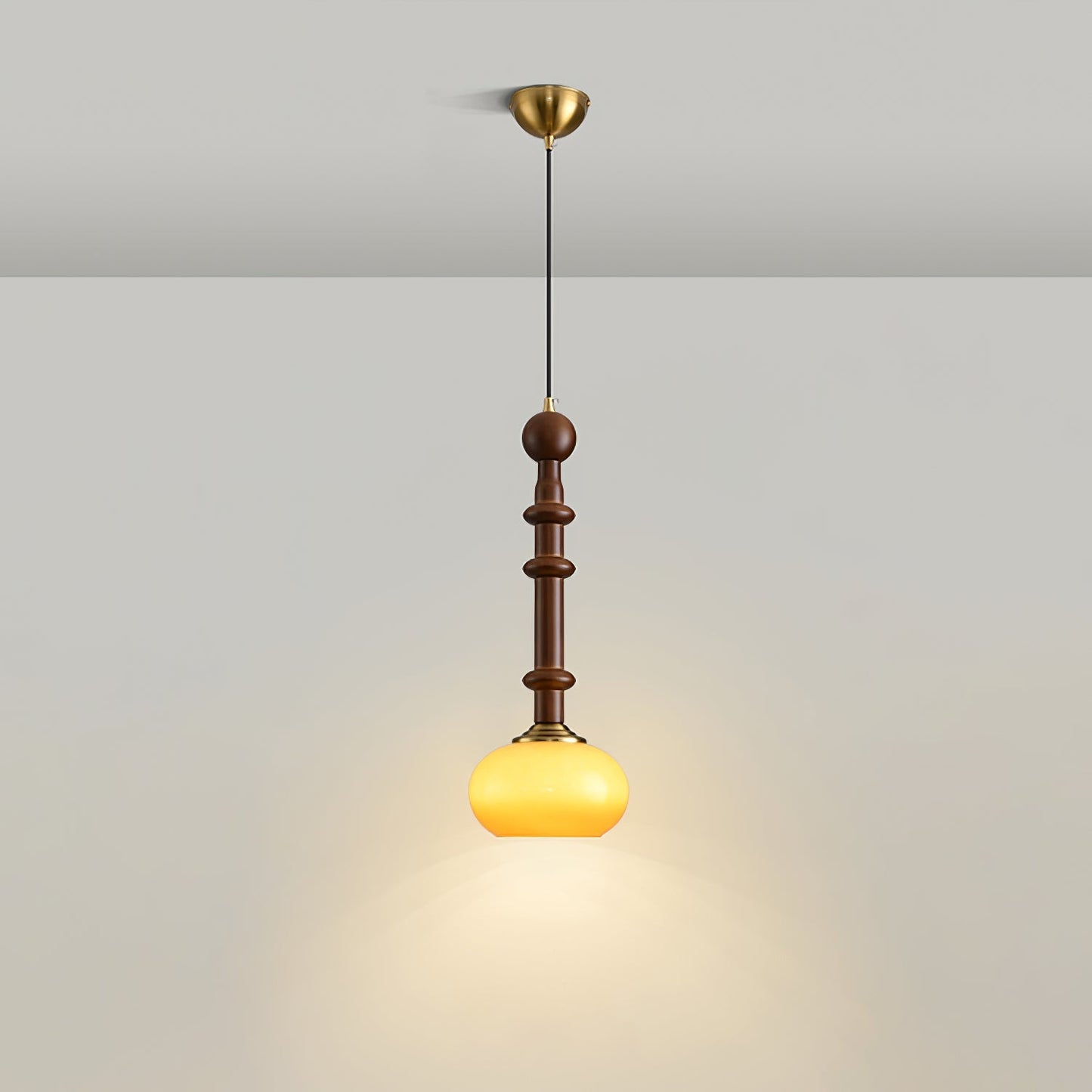 Romy – Pendelleuchte im römischen Stil mit Glas, Holz und Messing