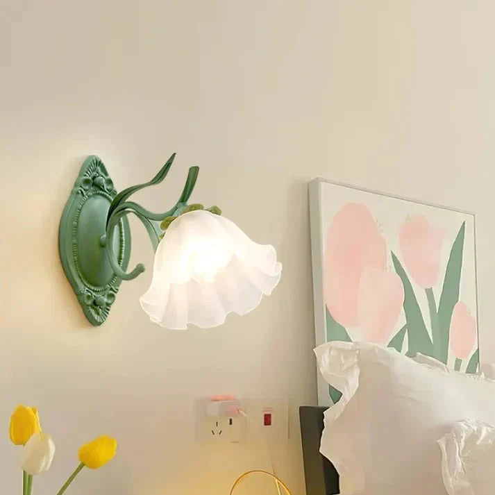 Liora – Wandlampe mit Maiglöckchen-Motiv