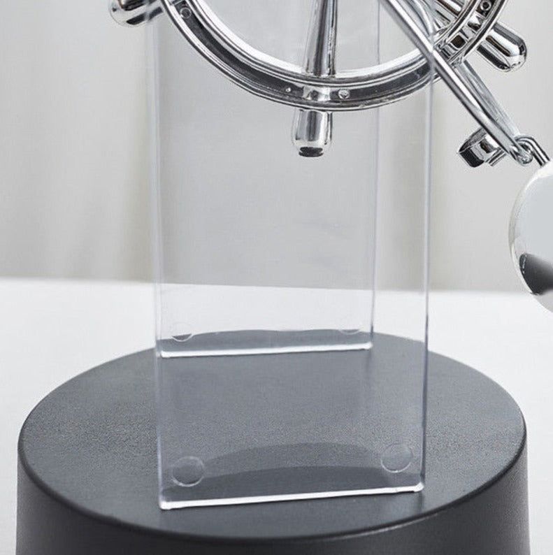 OrbitBalance – Pendelspiel als Schreibtischdeko