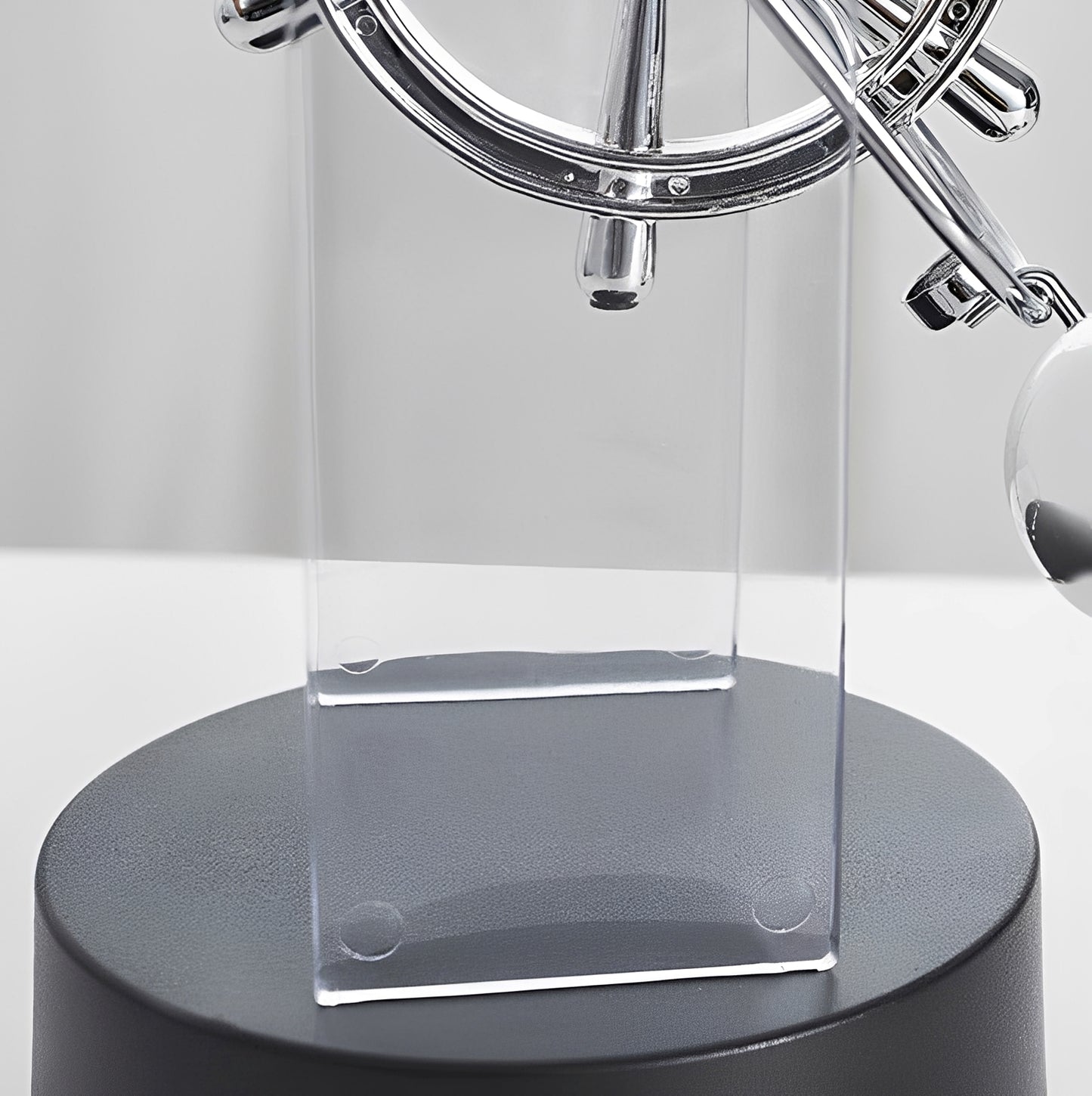 OrbitMotion – Kreatives Newton-Pendel
