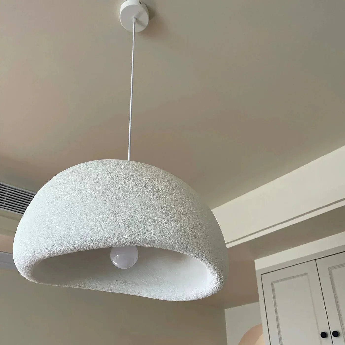 WabiGlow – Japanische Hängelampe im minimalistischen Wabi-Sabi Stil