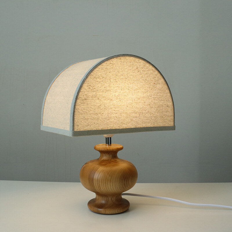 Esnyr – Schlichte Holz-Tischlampe