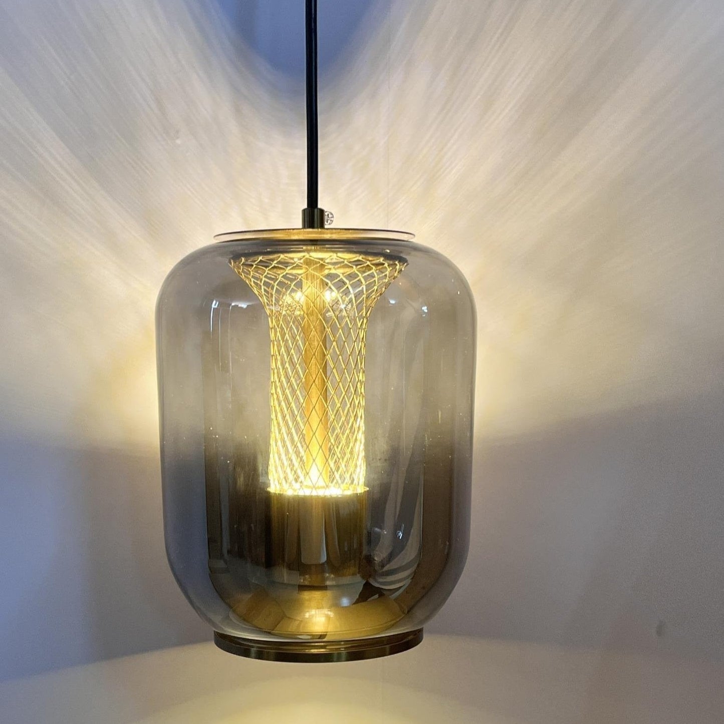 Savanna – Elegante Glas-Pendelleuchte für stilvolle Wohnräume