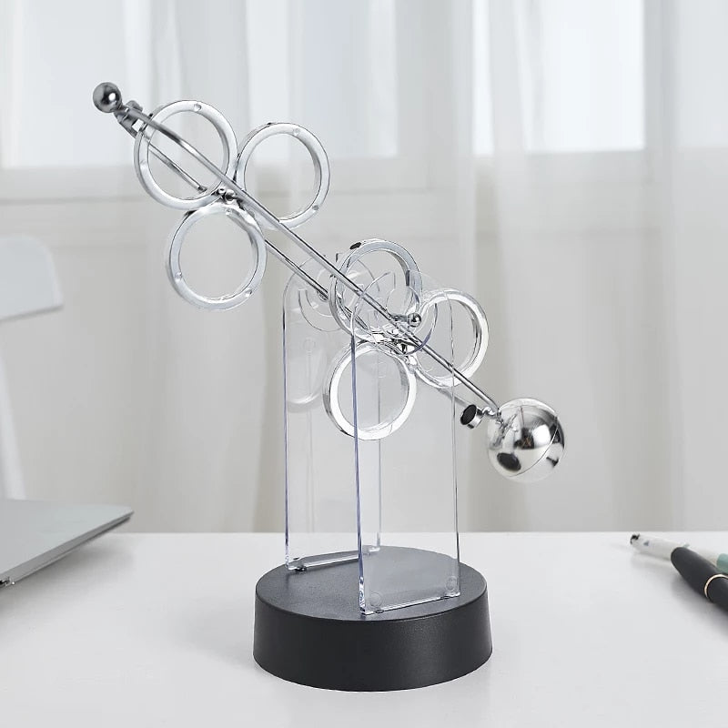 OrbitBalance – Pendelspiel als Schreibtischdeko