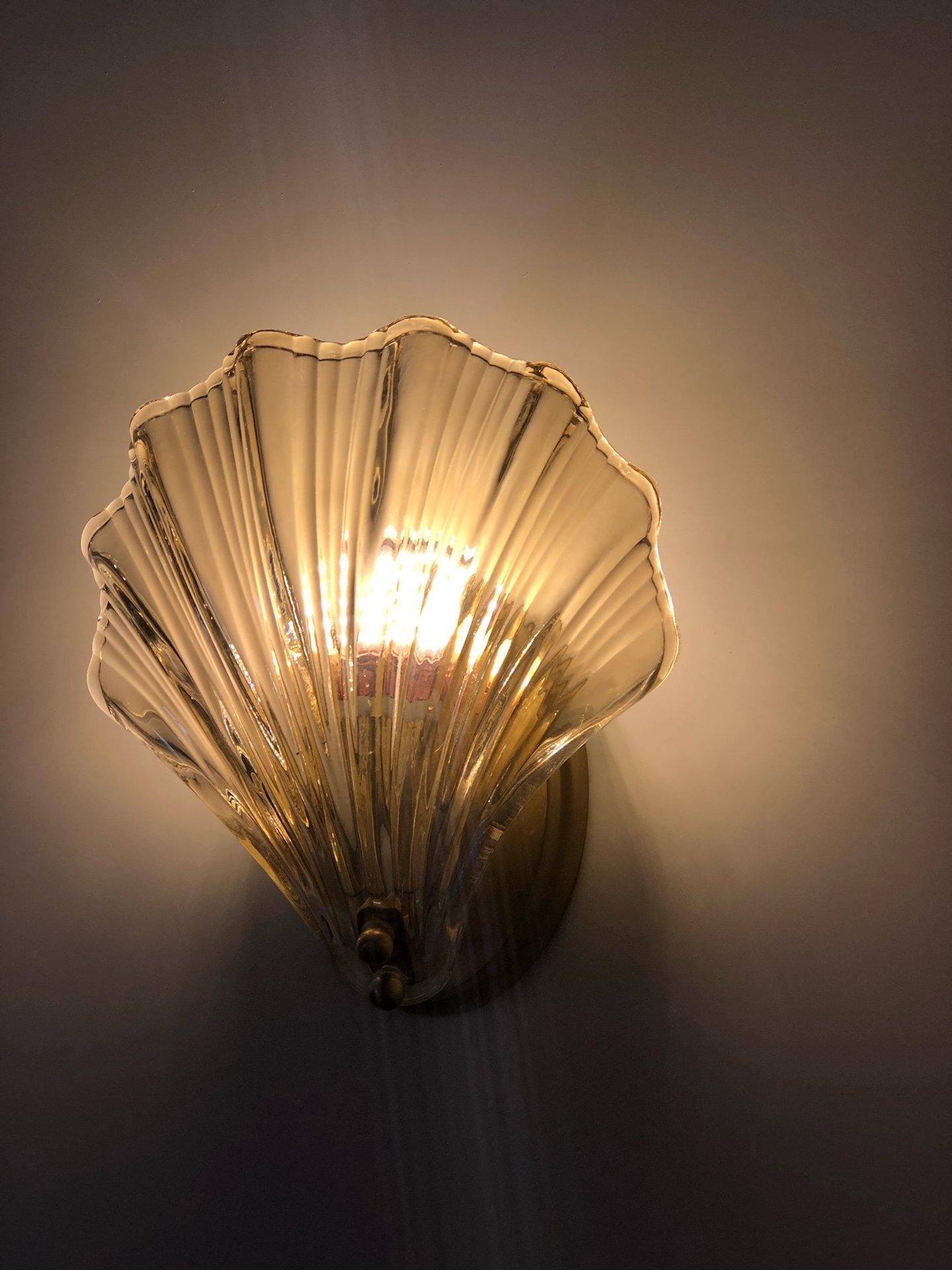 Shellina – Keramik-Wandleuchte in Muscheloptik