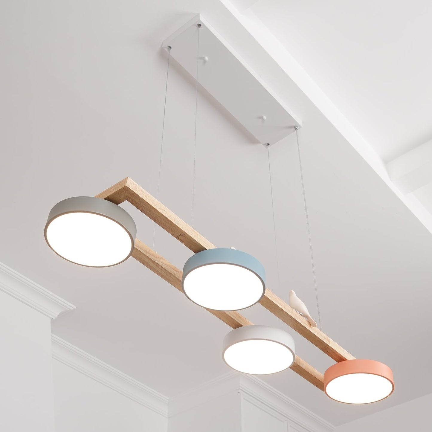 Elian – Moderner LED-Kronleuchter aus Massivholz