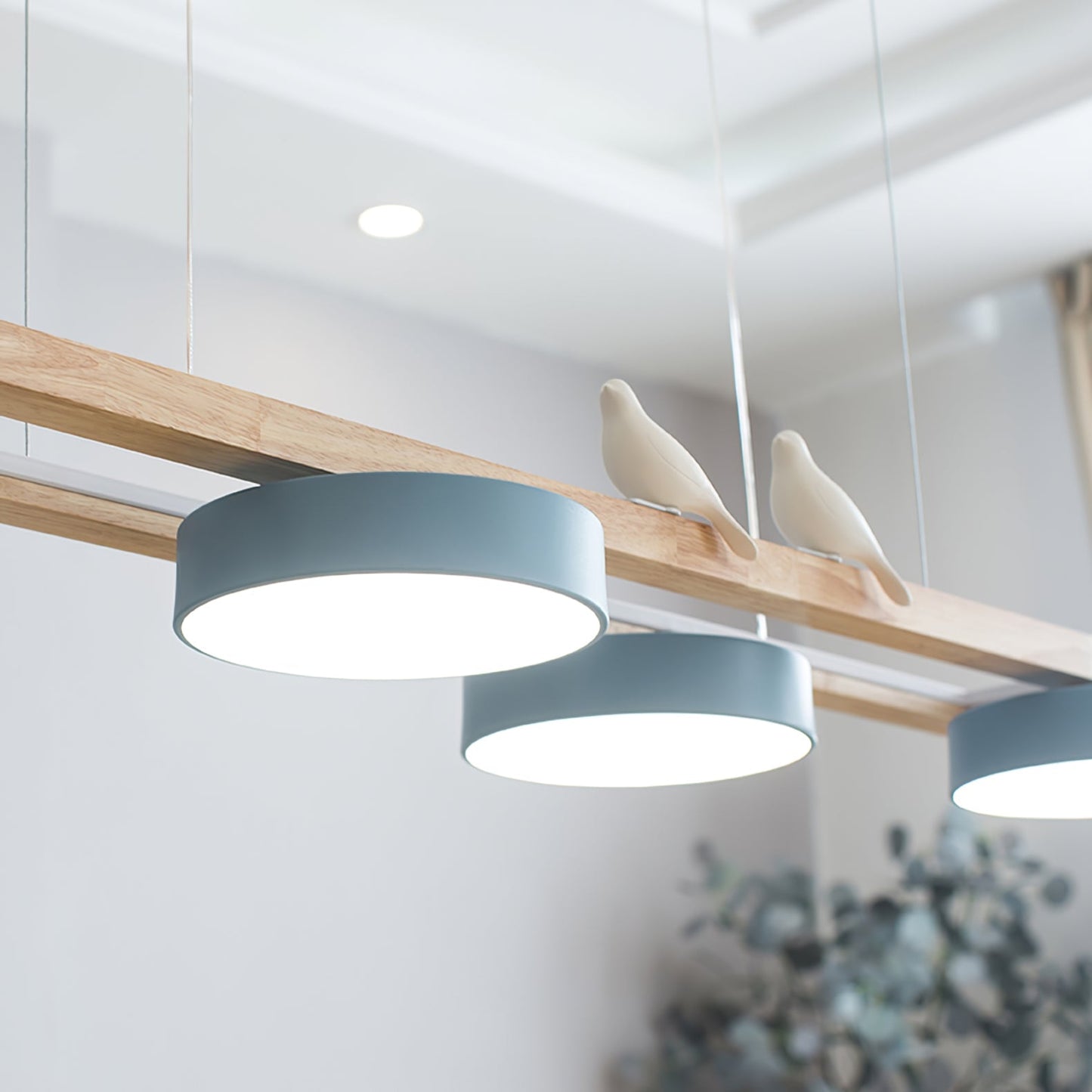 Elian – Moderner LED-Kronleuchter aus Massivholz