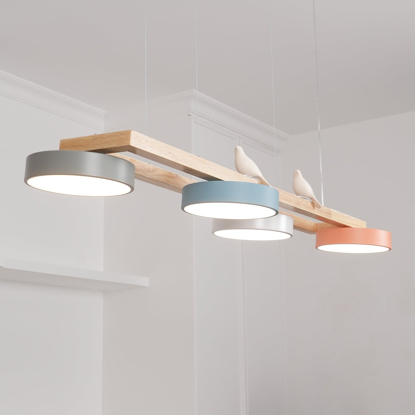 Elian – Moderner LED-Kronleuchter aus Massivholz
