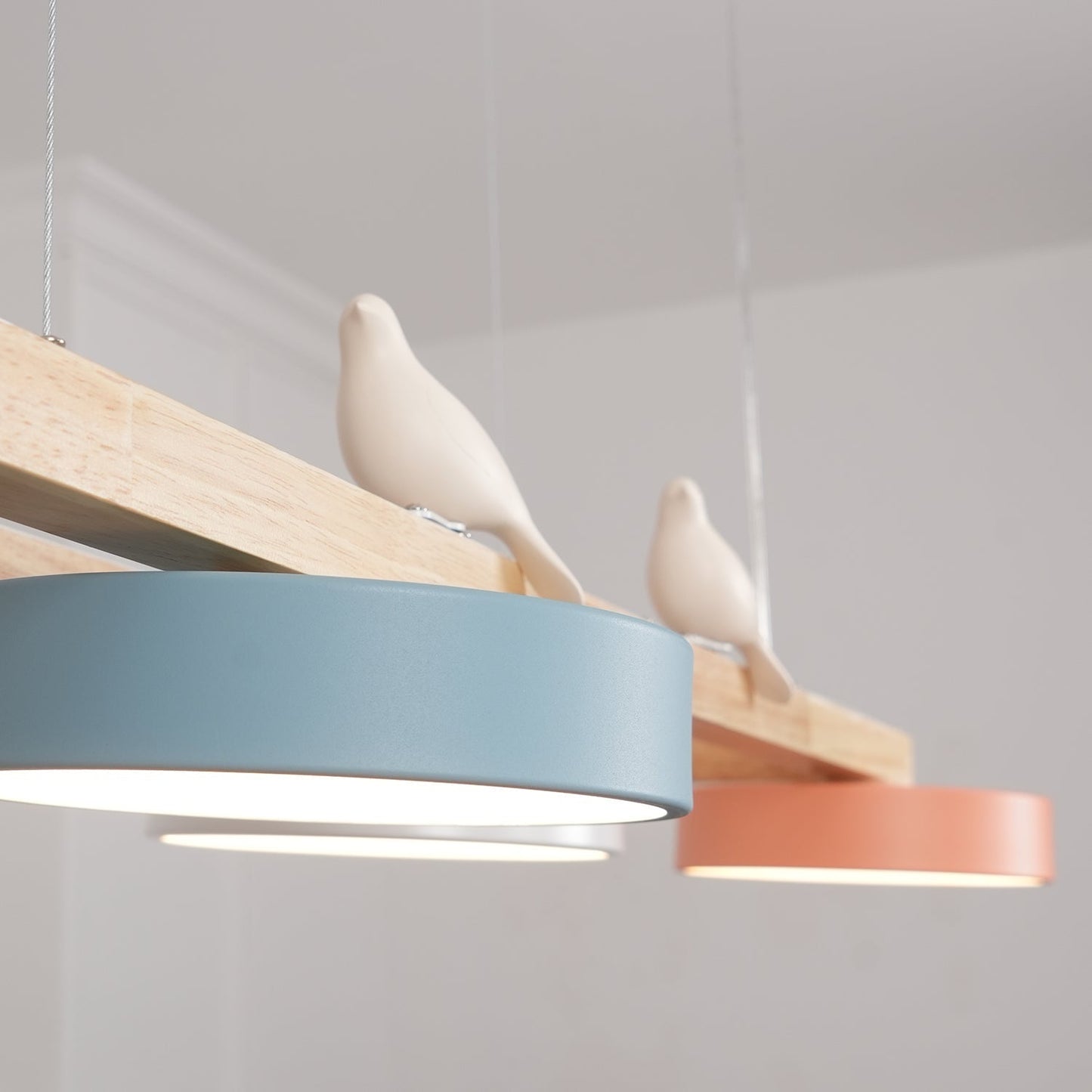 Elian – Moderner LED-Kronleuchter aus Massivholz