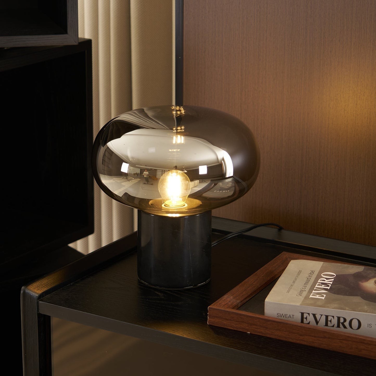 Lin – Glas-Tischlampe im Nordischen Design