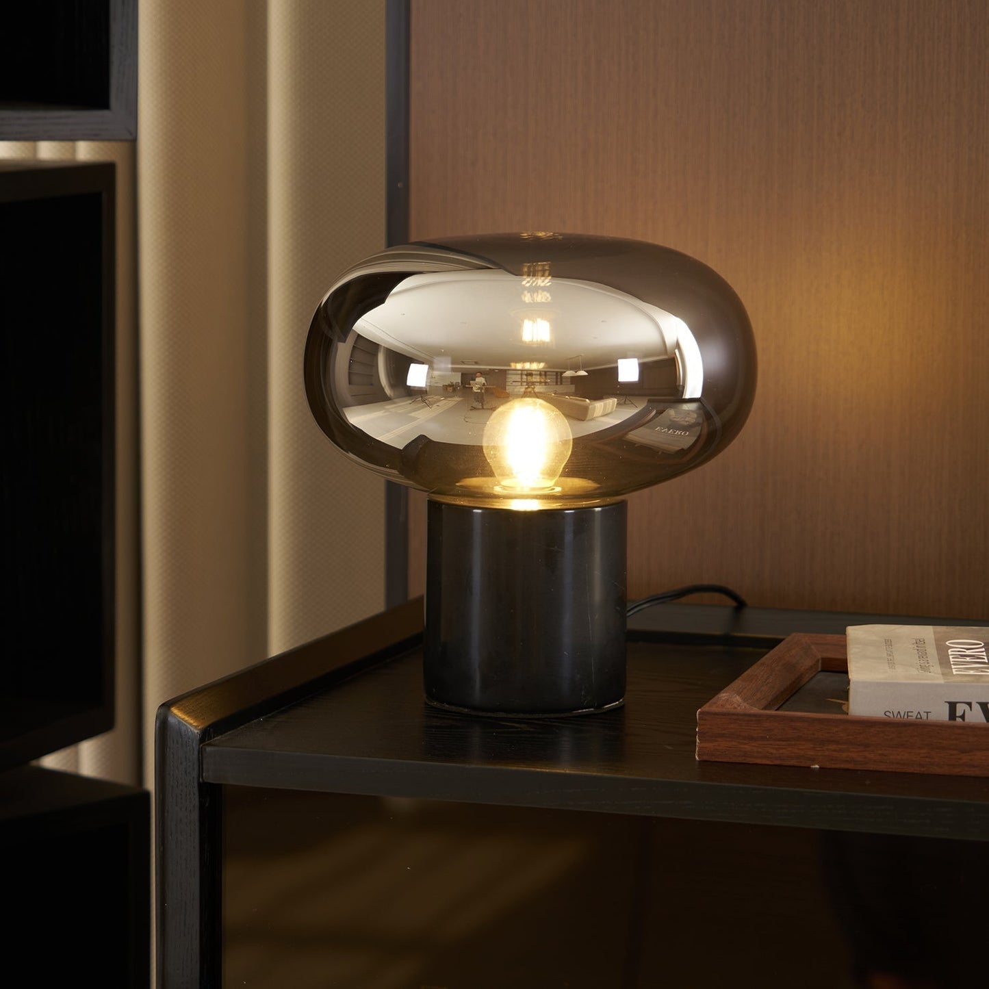 Lin – Glas-Tischlampe im Nordischen Design