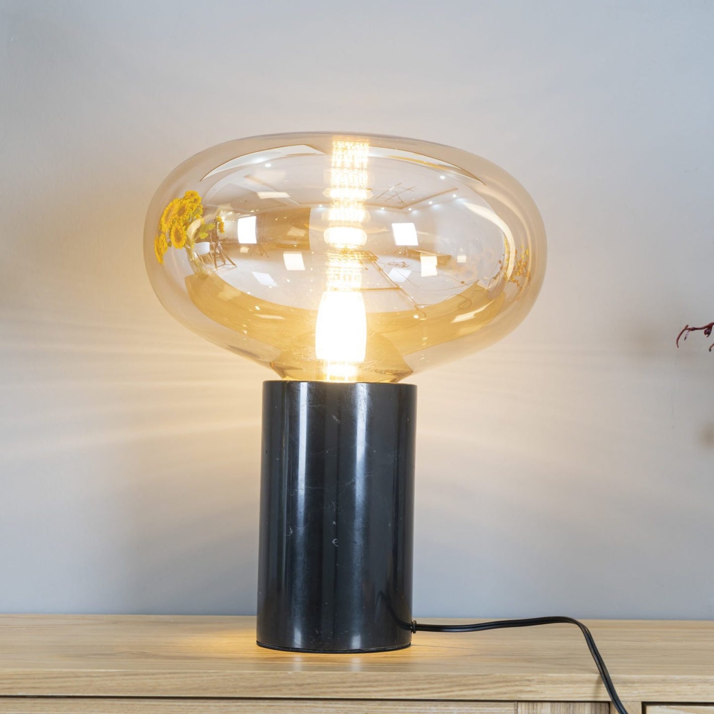 Lin – Glas-Tischlampe im Nordischen Design