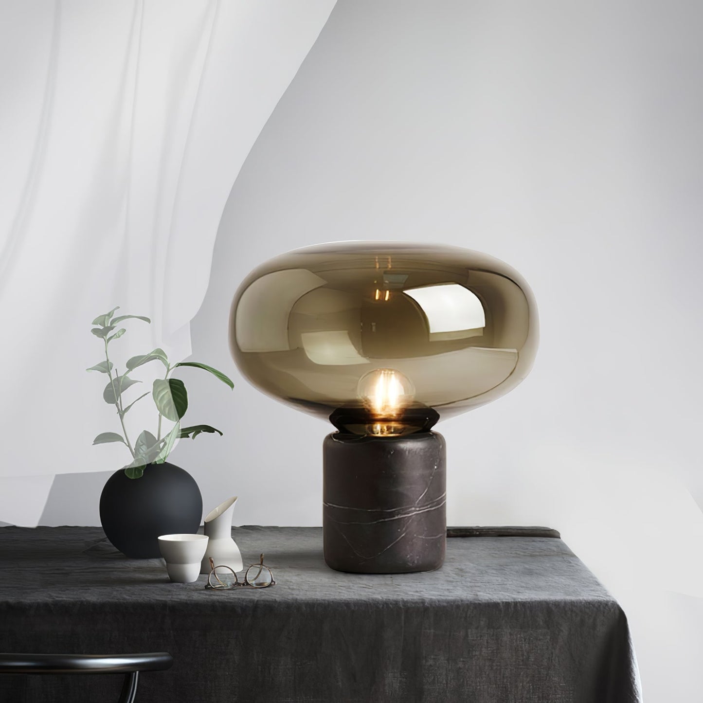Lin – Glas-Tischlampe im Nordischen Design