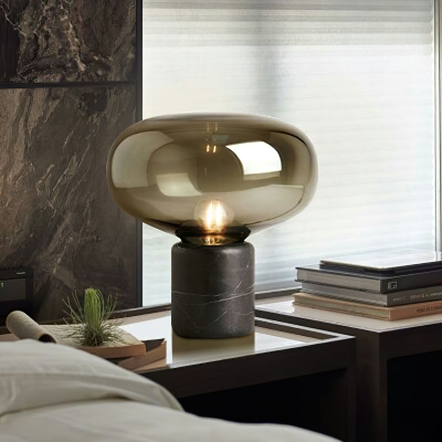 Lin – Glas-Tischlampe im Nordischen Design