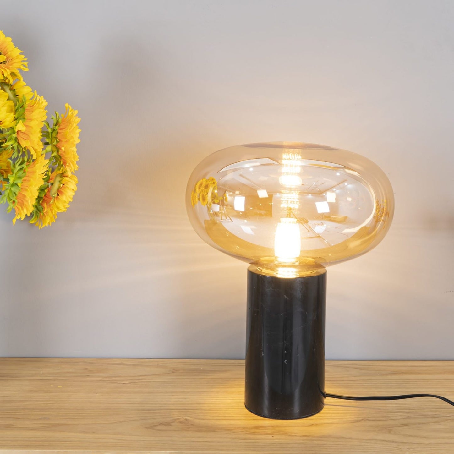 Lin – Glas-Tischlampe im Nordischen Design