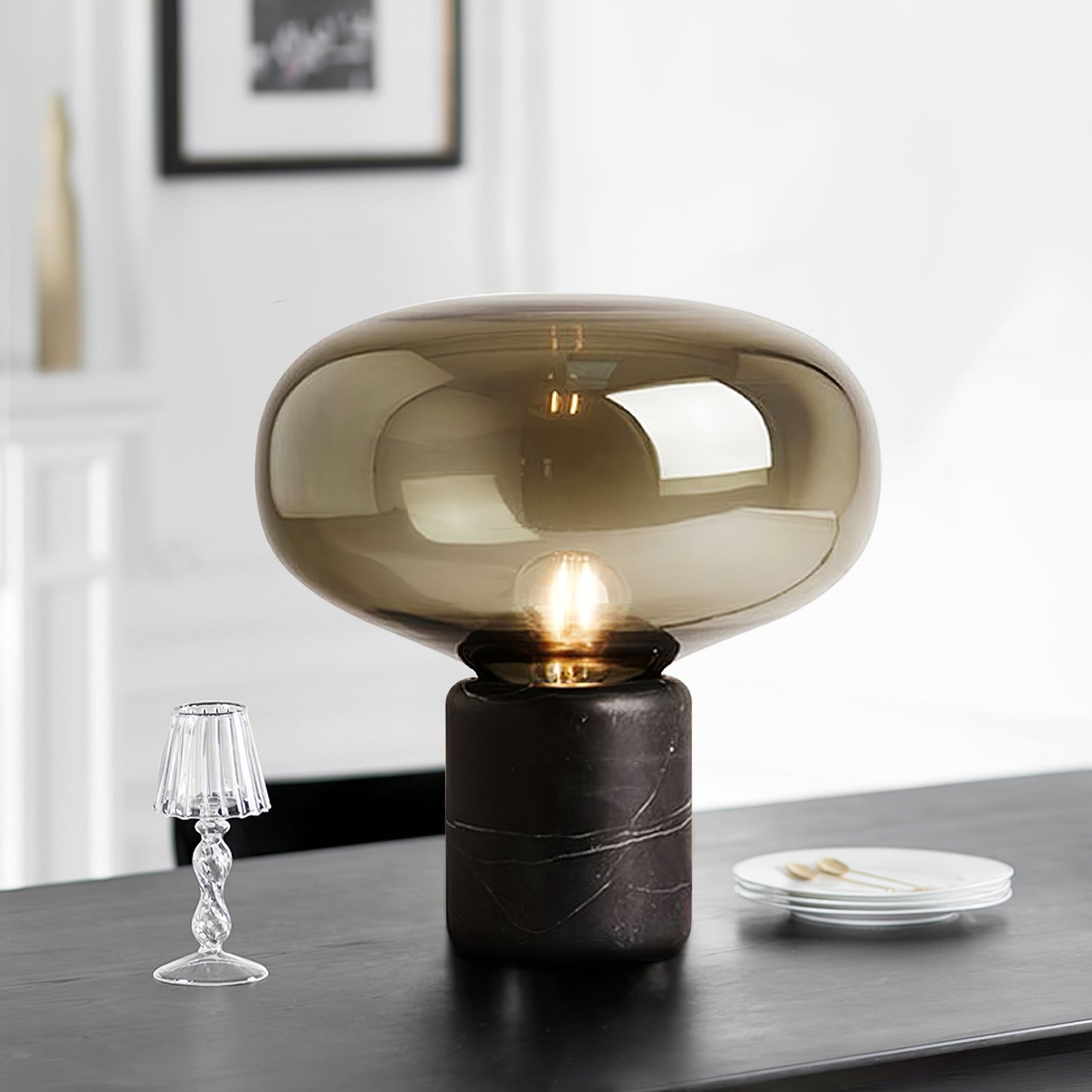 Lin – Glas-Tischlampe im Nordischen Design
