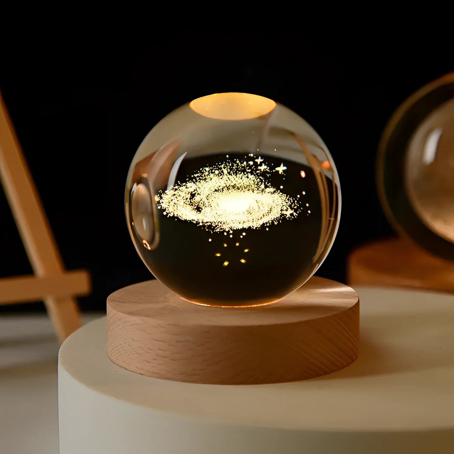 Lyora – LED-Kristalllampe mit 3D-Motiv