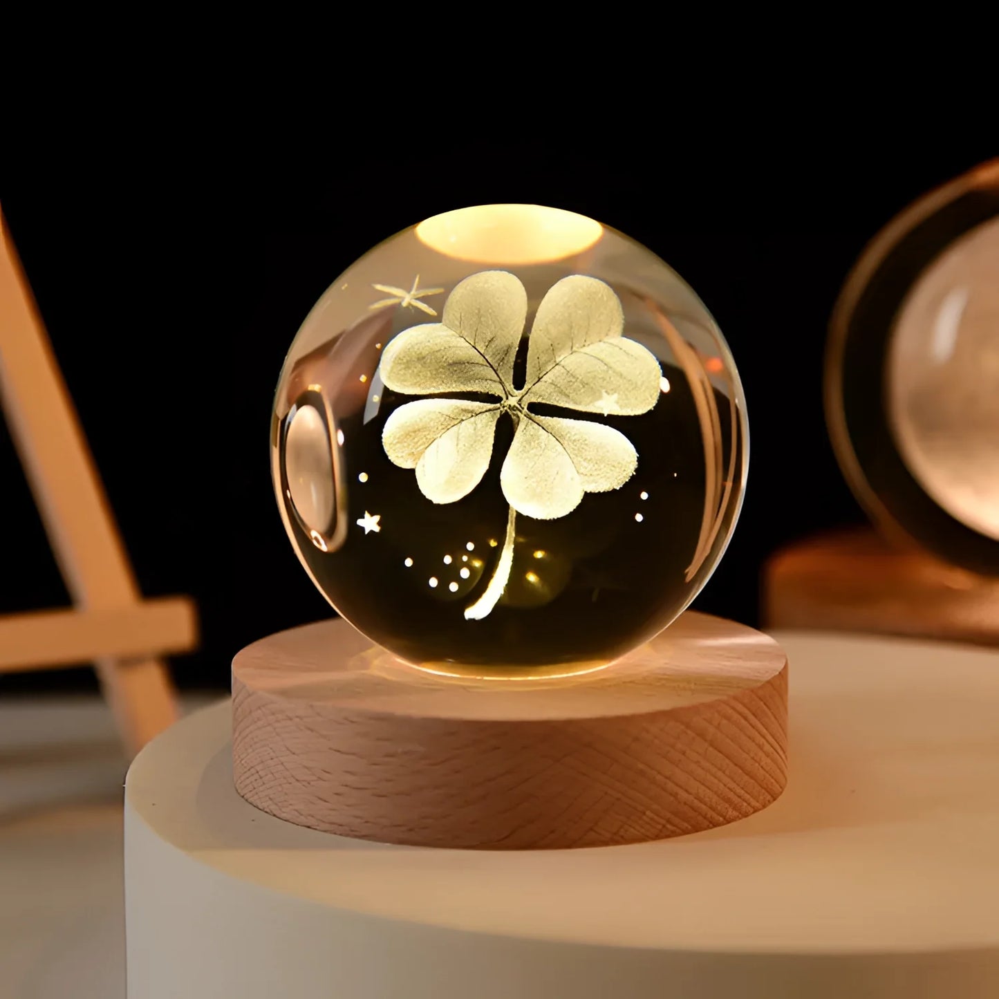 Lyora – LED-Kristalllampe mit 3D-Motiv