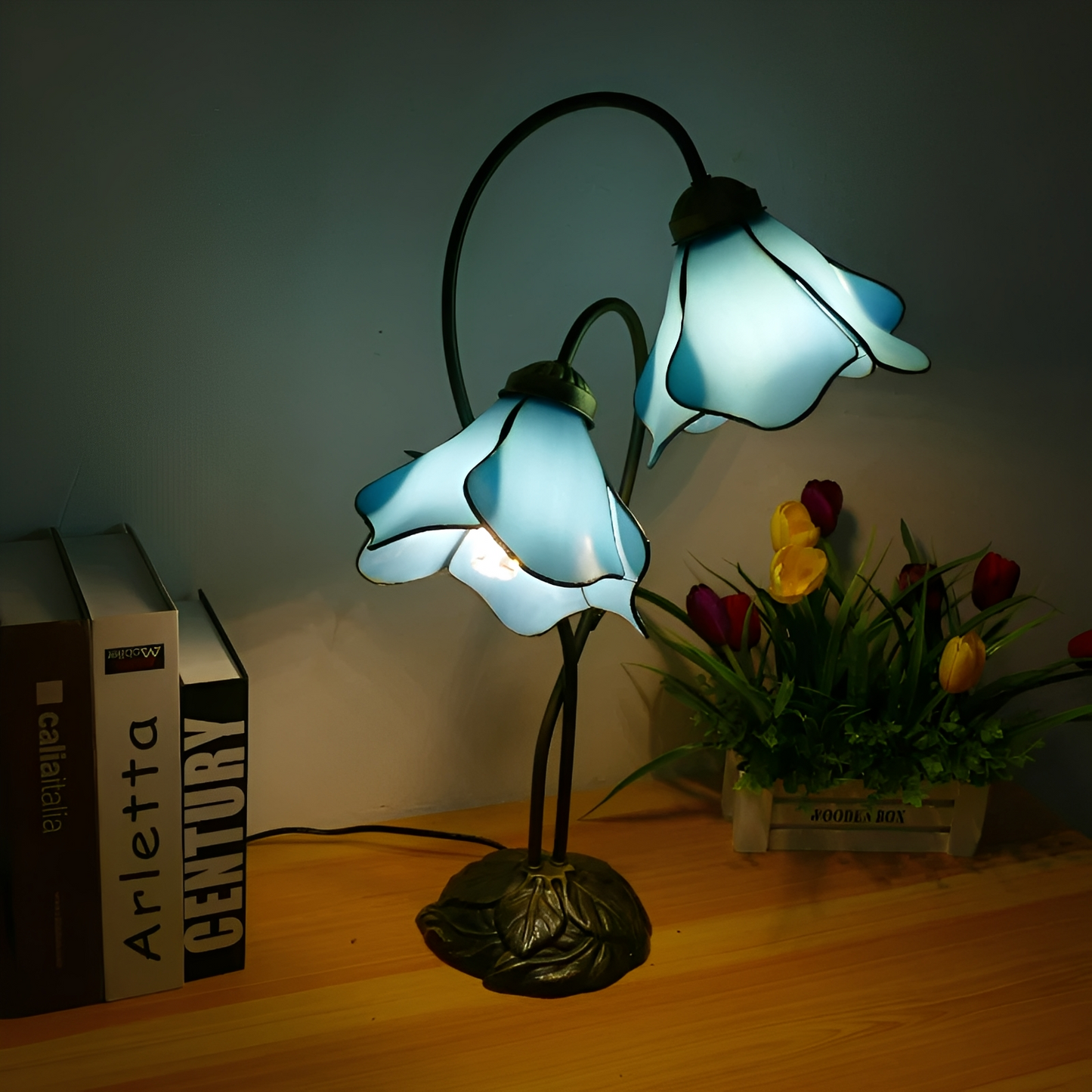 Mikayla – Doppelköpfige Lotus-Tischlampe