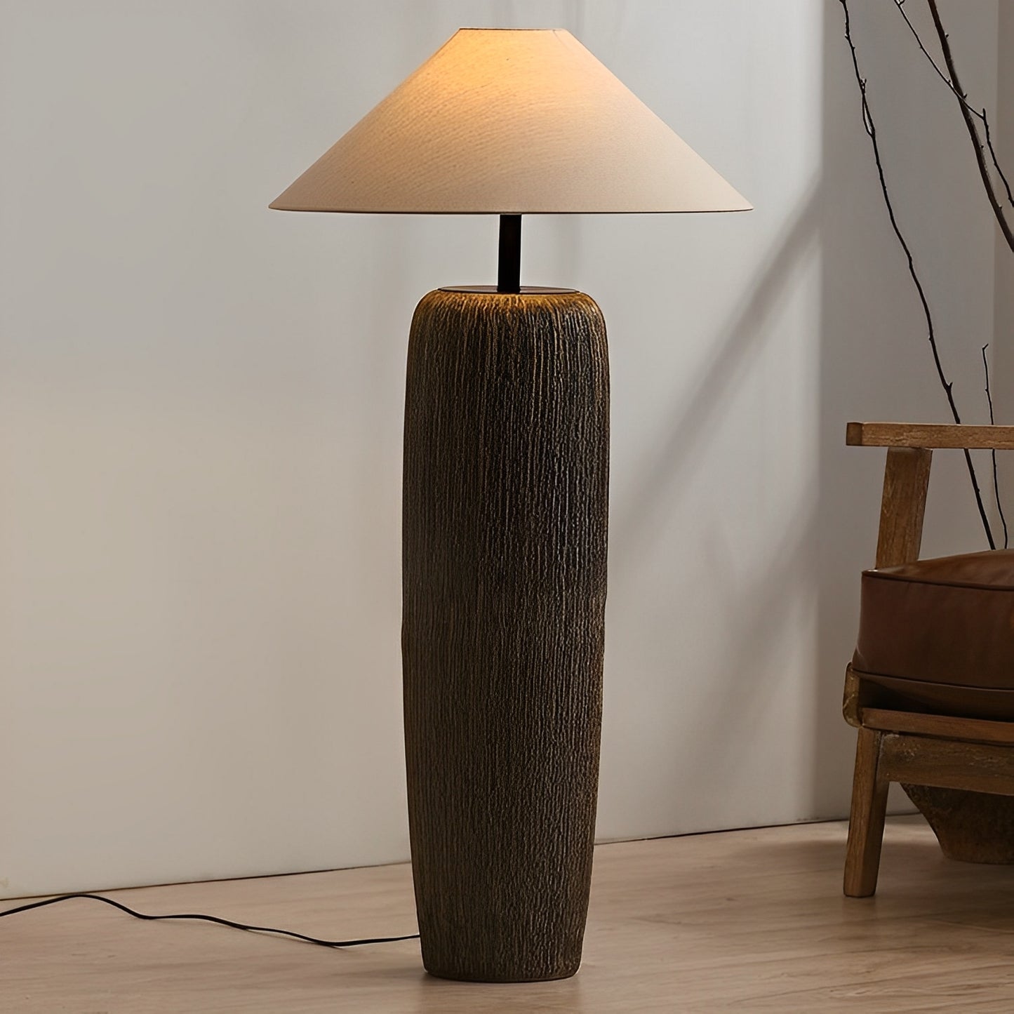 Winnie – Rustikale Stehlampe aus Holz mit Vintage-Charme