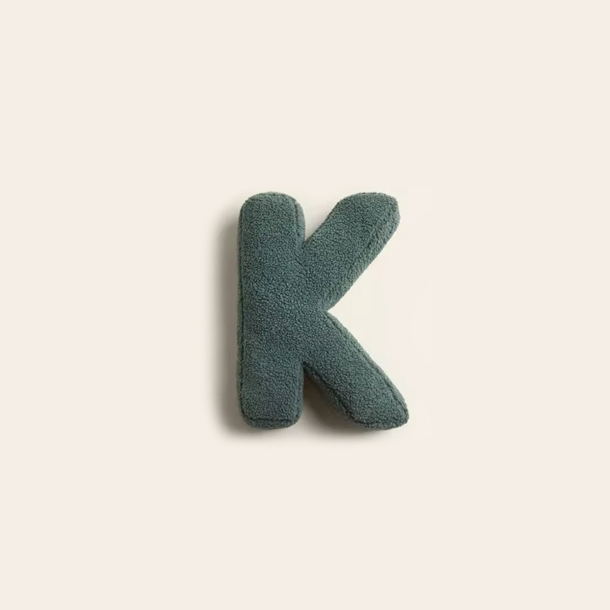Lexa – Kuscheliges Buchstaben-Kissen aus Plüsch