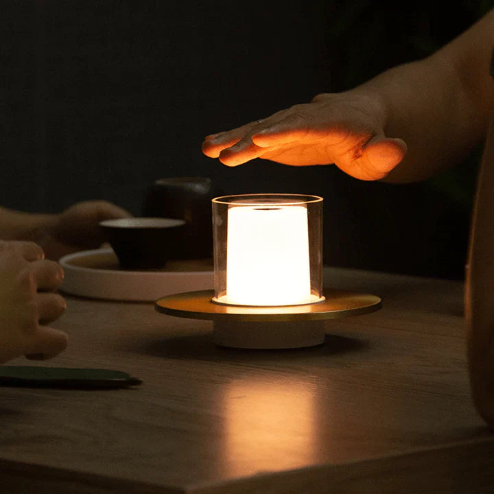 LumaGlow – Stilvolle LED-Kerze mit Induktionssteuerung und flammenlosem Licht