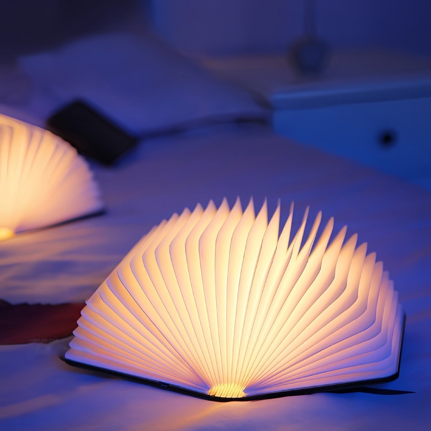 LightTale – Holzbuchlampe zum Falten – dein magisches Leselicht