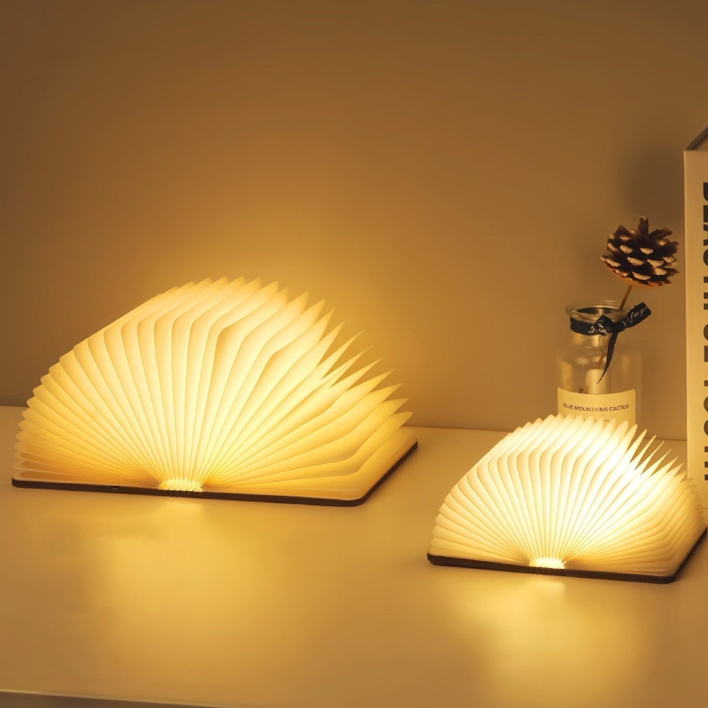 LightTale – Holzbuchlampe zum Falten – dein magisches Leselicht