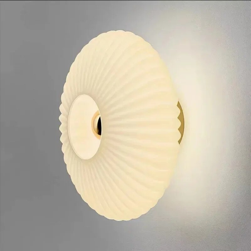 Französische Glaswandleuchte im Retro-Bauhausstil