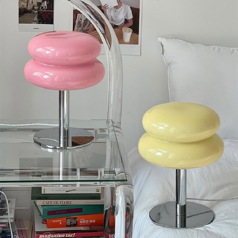 Freja – Nordische Glas-Tischlampe im Minimalistischen Design