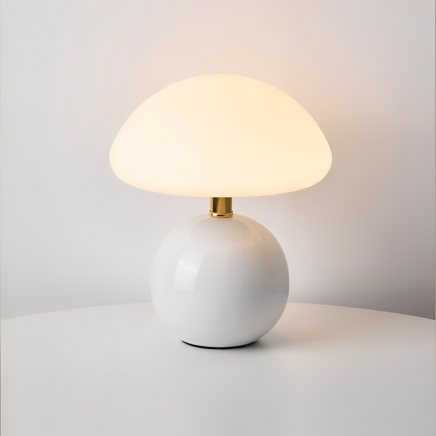 Nelly – Moderne Pilz-Tischlampe im Frost-Design