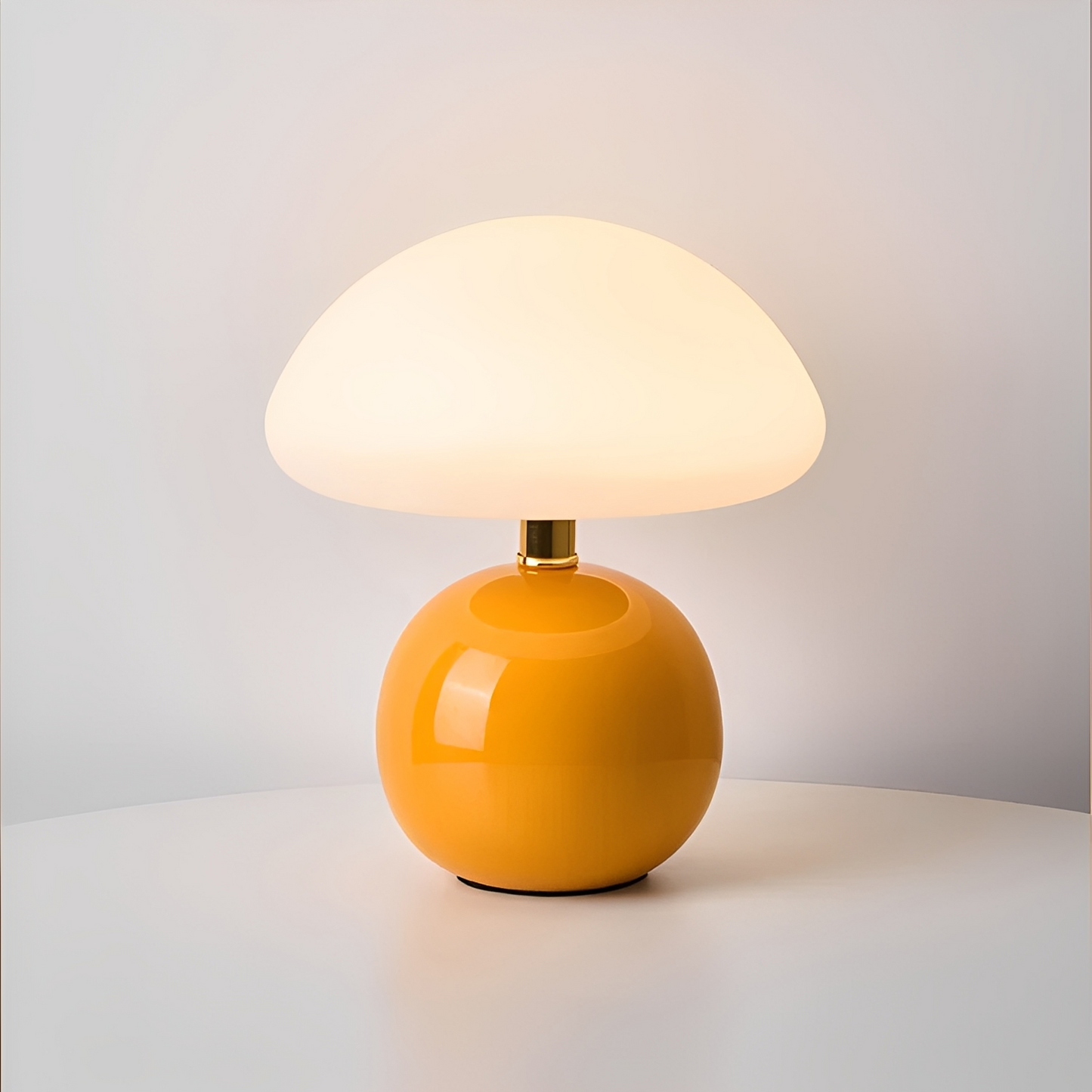 Nelly – Moderne Pilz-Tischlampe im Frost-Design