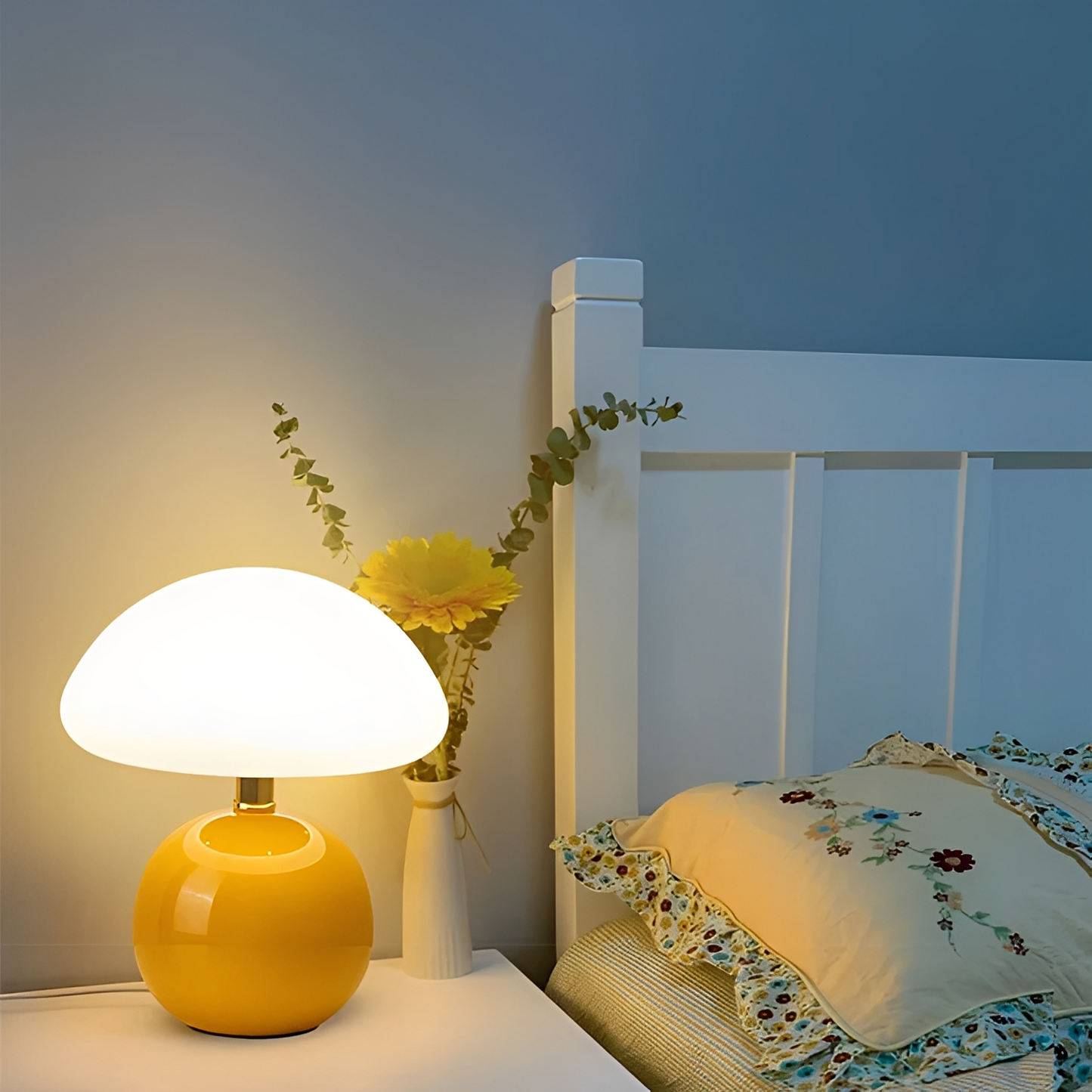Nelly – Moderne Pilz-Tischlampe im Frost-Design
